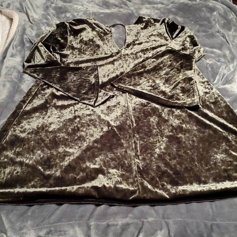 Olive Green Velvet Dress W/Bell Sleeves Sz XL - Picture 6 of 6